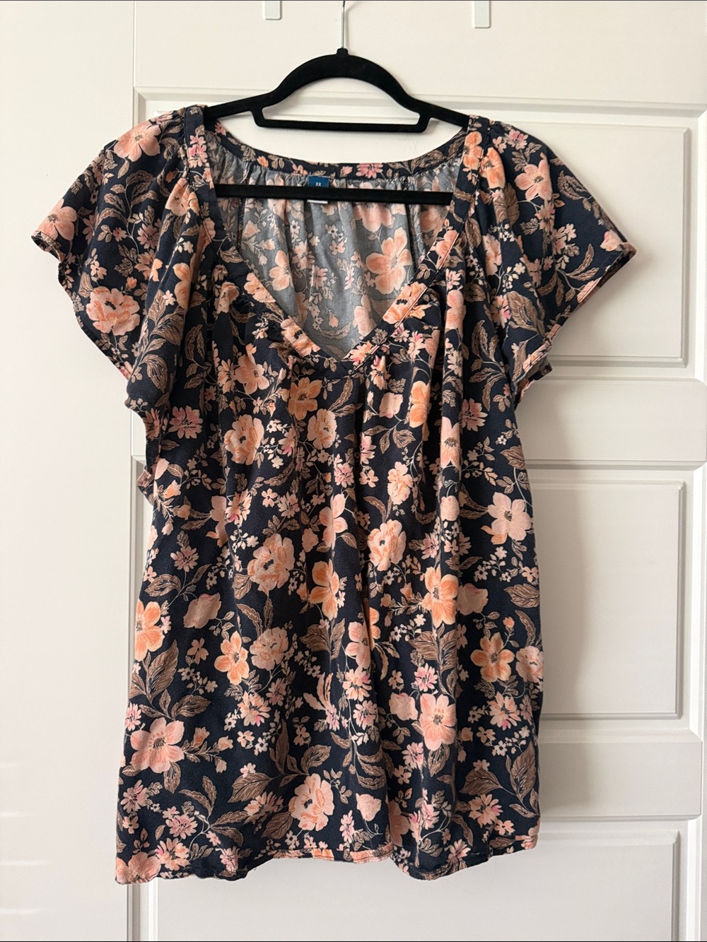 Old Navy Navy Floral Scoop Neck Blouse with Peach Flowers